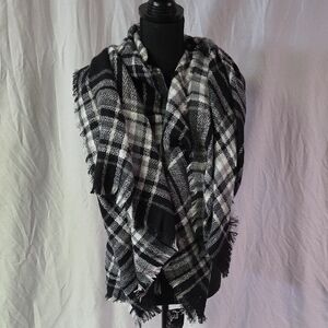 Elegant Black and White Plaid Scarf
